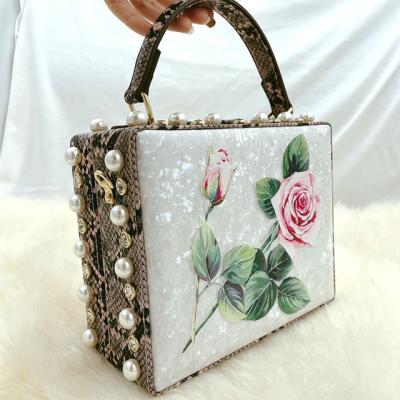 China 2021 Flower Daily Clutch Bag Hollow Handbag Purse Party Shoulder Bag Women Acrylic Luxury Evening Clutch Bag for sale