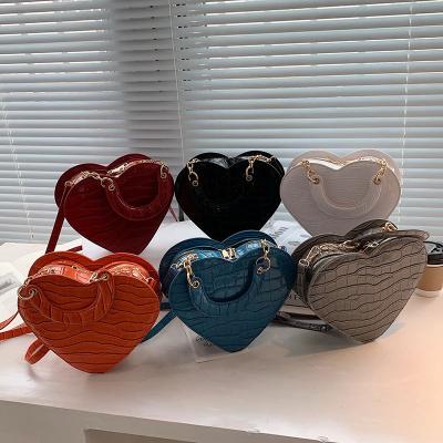 China New designer fashion drop pattern vegan crocodile leather women shoulder handbag ladies sling handbags heart-shaped purse for sale