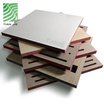 China Tianjie Acoustic Panels Office Building Soundproofing Eco-friendly Solid Wood Veneer Perforated Acoustic Panel zu verkaufen