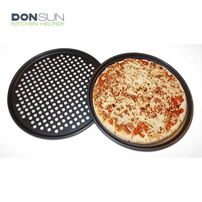 China 15 Inch Large Perforated Pan Microwave Pizza Sustainable Non-Stick Coating Round Casserole for sale