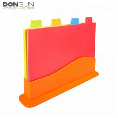 China Coloful Hot Selling 4pcs Viable Plastic Cutting Board Set Chopper With Stand for sale