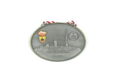 China A presión las medallas de oro personalizadas de la fundición, medallones de encargo del metal con la cuerda torcida en venta