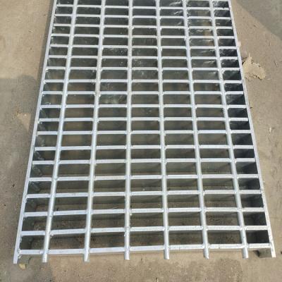 China Grade de aço por imersão a quente plataforma galvanizada máquina de rolamento de carga soldada sob pressão à venda