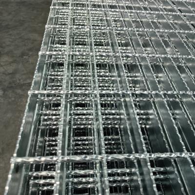 China Cheap Convenient Hot Dipped Galvanized Serrated Grating 30 X 5 Mm Galvanized Toothed Steel Grating for sale