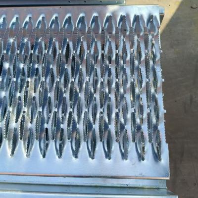 China Strong And Sturdy Serrated Steel Grating With 50MM And 100MM Bar Spacing for sale