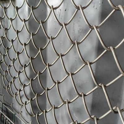 China Silver Chain Link Fence with Adjustable Height and Powder Coated Coating for sale