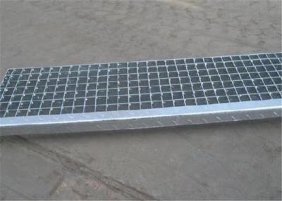 China Las pisadas de escalera de la rejilla del metal de la calzada del puente galvanizaron el tratamiento superficial en venta