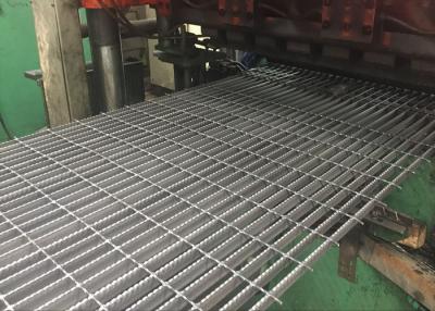 China Harte Beanspruchung zackte kratzende/große Metallboden-Gitter-StahlGriffigkeit zu verkaufen