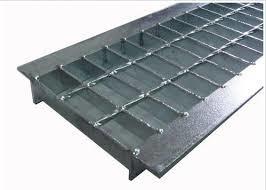 China Cubierta de rejilla de acero de la zanja de la cubierta del dren del foso del metal linear 50x100 de las construcciones en venta