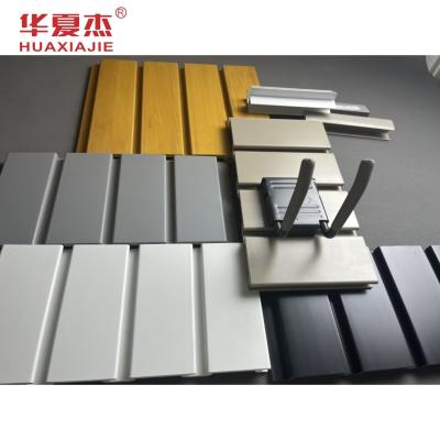 China Glatte Oberflächen-Platten-Garagen-Platten-Innendekorations-Material PVCs Slatwall zu verkaufen