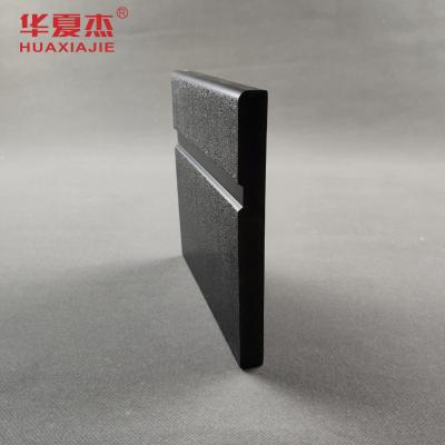 China PVC Skirting Board Waterproof Vinyl Baseboard Trim Black Decoration Material en venta