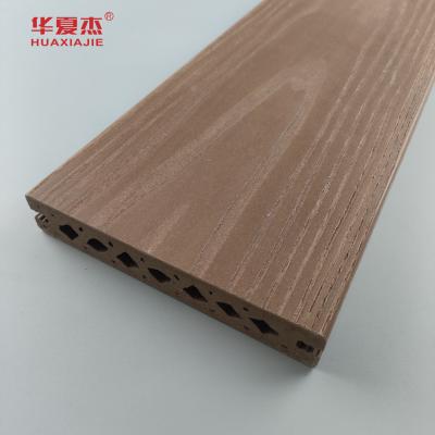 China Hochwertige wpc-Deckingfliesen 3d Holzkorn feuchtigkeitsbeständig Decking Außen Bodendekoration zu verkaufen