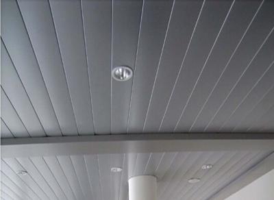 Cina Bordo medio del rivestimento della parete del PVC della scanalatura/bordo impermeabile del soffitto per la decorazione in vendita