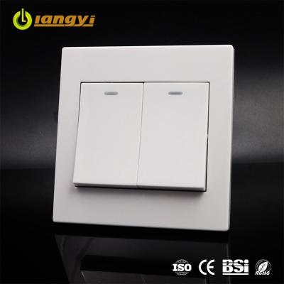 China Wholesale High Quality 2 PC Front Plate Factory Wholesale Price Strip 3 Way UK Lamp Switch Plate à venda