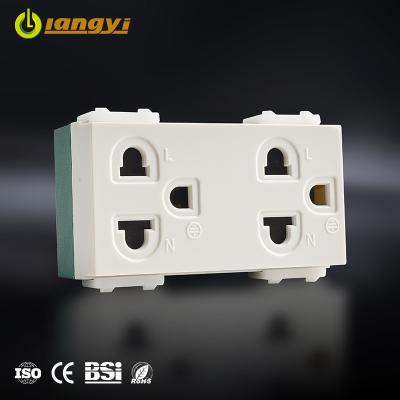 Κίνα Durable Hot Selling Smart Wifi High Quality Smart Home Universal Socket Wall Outlet προς πώληση