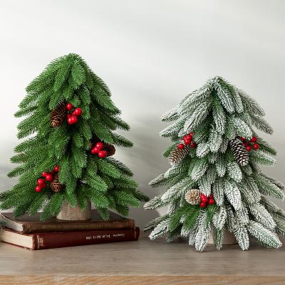 China Solvent Resistance Luxury Green and White Christmas Holiday Decorations PE Artificial Christmas Tree with Ornaments and Light for sale