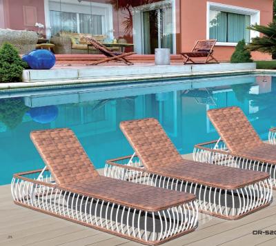 China Lightweight Outdoor Garden Patio Rattan Wicker Furniture Sofas Outdoor Pool Daybeds for sale