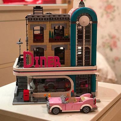 China DIY TOY Creative Downtown Dinner Building Blocks Street View Compatible With 10260 Plastic Brick Set Christmas Gift for sale