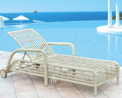 China Contemporary Rattan Sun Lounger Chaise Lounge Chair In Beach / Garden for sale