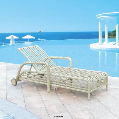 China Traditional Unique Design Rattan Wicker Lounge Bed Chair For Outdoor Beach Garden Patio for sale