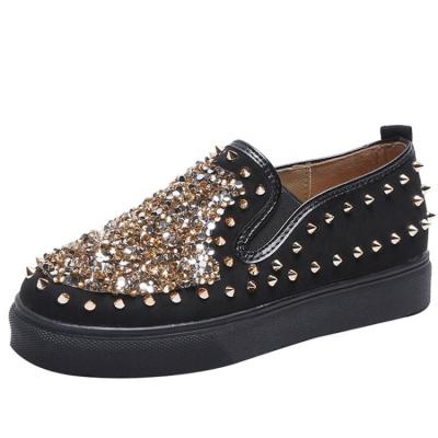 China Cheap Women Anti-Smell Spike Rivets Diamonds Shoes Flat Slip On Thick Sole Flats Loafers Shoes for sale