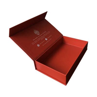 China Recyclable Custom Design Printed Small Rigid Magnetic Closure Gift Box Chocolate Packaging Box for sale