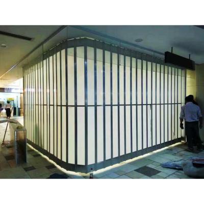 China Durable New Style Clear Clear Crystal Polycarbonate Folding Door for sale