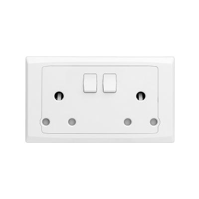 China Universal High Quality Residential/Multi-Purpose UK Standard Appliances White Dual 250V Socket and Switch for sale