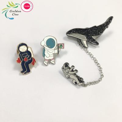 China Aangepaste schattige cartoon ruimtevaart planeet ruimteverkenning metaal kawaii zacht glazuur creatief haai lapel badge embleem pin Te koop