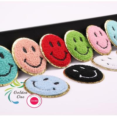 China Smile Face Stickerei Patches Eisen auf Jeans Kleidung Applikationen Nähen auf selbstklebenden Stoff Patch mit Sequins Dekoration zu verkaufen