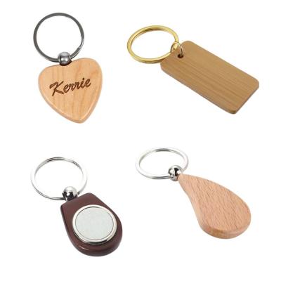 Cina Cina Eco Friendly Custom Print Logo inciso Suvenir in legno Blank Initial Keychain in legno in vendita