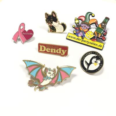 China Customized Metal Die Cast Bat Souvenir Epoxy Soft Enamel Pin Badge for Men in Europe for sale