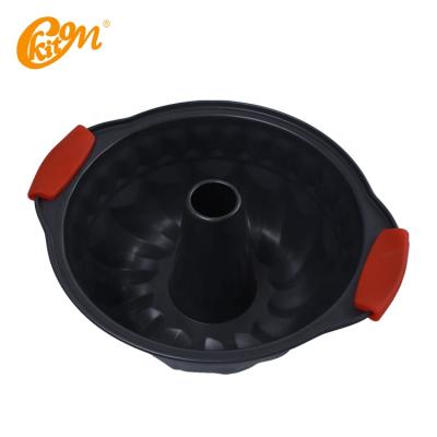 China Cheap Viable High Quality 11 Inch Pumpkin Shape Donut Maker Fluted Tray Carbon Steel Mold Baking Bundt Pan With Silicone Handle for sale