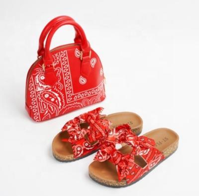 China Waterproof ready to ship 2022 women sandals bandana printing fashion flat women sandals slippers with handbags set for sale