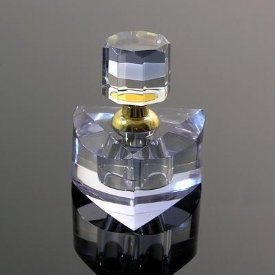 China Environment Friendly Polished Crystal Perfume Bottles With Transparent Top Cap for sale