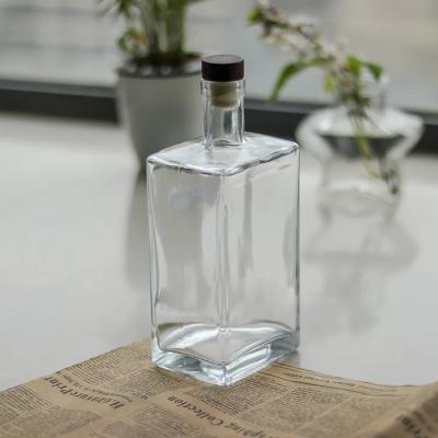 China Rechteckige Glasflasche für Spirituosen Quadratglas Whisky-Wodka-Flasche zu verkaufen