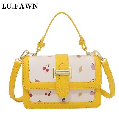 China Fashion \ high quality cross printing small shoulder handbag 2022 new simple comfortable \ durable luxury fashion - body bag and candy colors square bag for sale