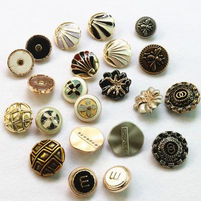 China SustainableOxidation Resistant Metal Does Not Fade Customized Arts And Crafts Design Metal Jacket Anorak Buttons Color Drip Gloss Zinc Alloy Buttons for sale