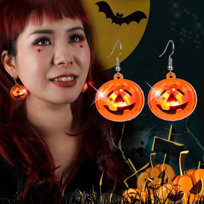 China Grow In Dark 2PCS/Pack 2021 Halloween Blinks Scary Pumpkin Glowing Glowing Skulls LED Light Up Clip On Earrings for sale