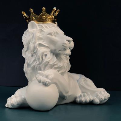 China Nordic Minimalist Creative Crown Lion Resin Crafts Modern Office Desk Decoration Ornaments Wholesale for sale