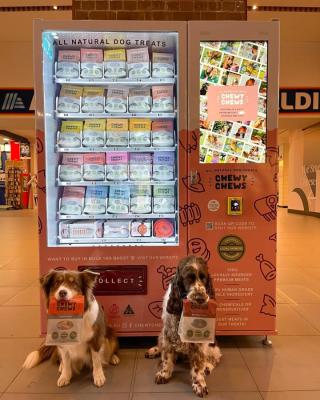 China 24/7 Pet Store Dog Foods Treats Grooming Washing Pet Products Vending Machine In Mall for sale