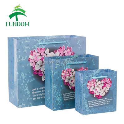 China 2017 Hot Sale Recyclable Heart Shape Flower Design Wholesale Paper Bag Gift Packaging for sale