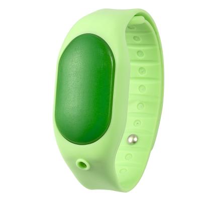 China No Disjoint Silicone Hand Sanitizer Wrist Bands 2021 New Product Wristband Hand Sanitizer Wristband Portable Sanitizer Band for sale