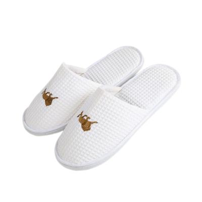 China Custom Cotton Waffle Premium Quality Logo White Waffle Five Star Hotel Bathroom Slipper for Kids and Adults for sale