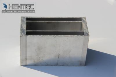 China Los perfiles de aluminio de la puerta del OEM/sacaron el molino de aluminio del marco acabado o de oro, plata en venta