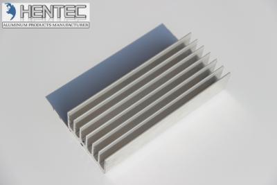 China 6060 6063 6061 sacaron los perfiles de aluminio con el corte/la perforación/que trabajaban a máquina en venta