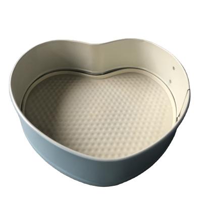 China Sustainable Bakeware Springform Heart Shape Cake Pan Set Pastry Baking Tray Removable Mold for Household and Bakery for sale