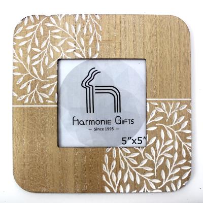 China Eco - Friendly Brown 5x5 Table Top Free Standing Solid Wood Square Photo Picture Frame for sale