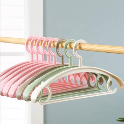 China Eco-friendly Material/Thicken Factory Direct Shirt Blouse Knitwear Cloth Hanger Logo Thicken Plastic Clothes Hanger Customized and Rack for sale