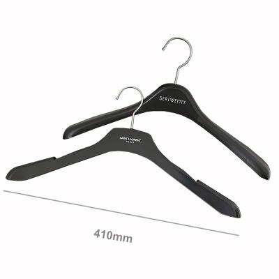 China Hot Sale Custom Color Coat Hanger Material/Recycled Eco-friendly Cheap Plastic With Metal Clip Pants Rod Hangers Clothes Rack for sale